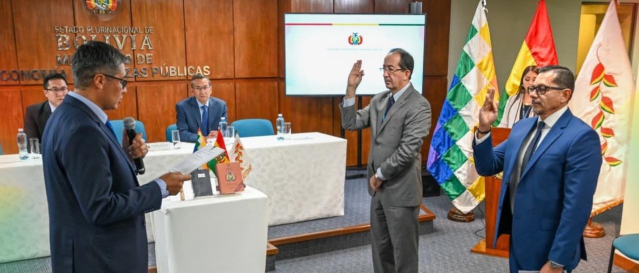 Ministro Espinoza posesiona a presidentes del Servicio de Impuestos Nacionales y Aduana Nacional